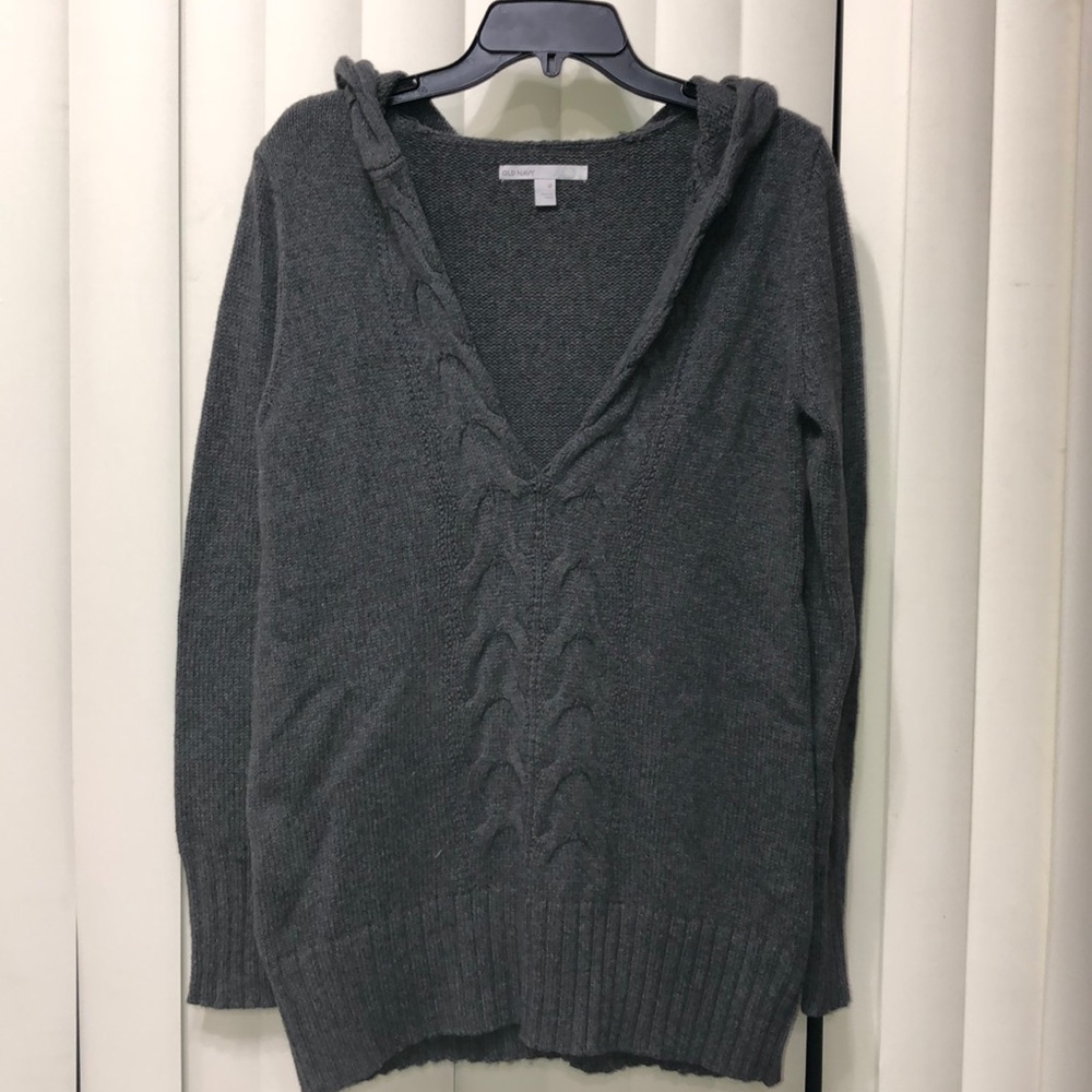 Hooded long sleeve sweater